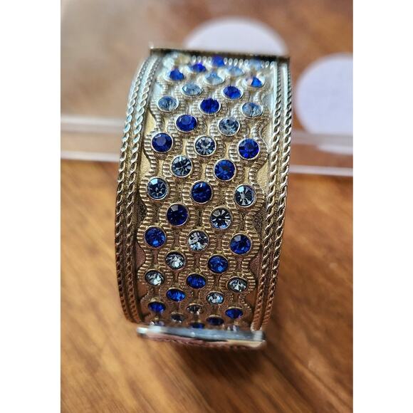 P.O.V vintage faux sapphire blue accents ladies analog wristwatch untested - Picture 4 of 5